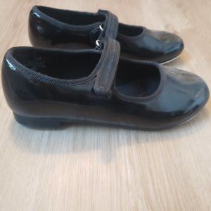 Little girls tap shoes